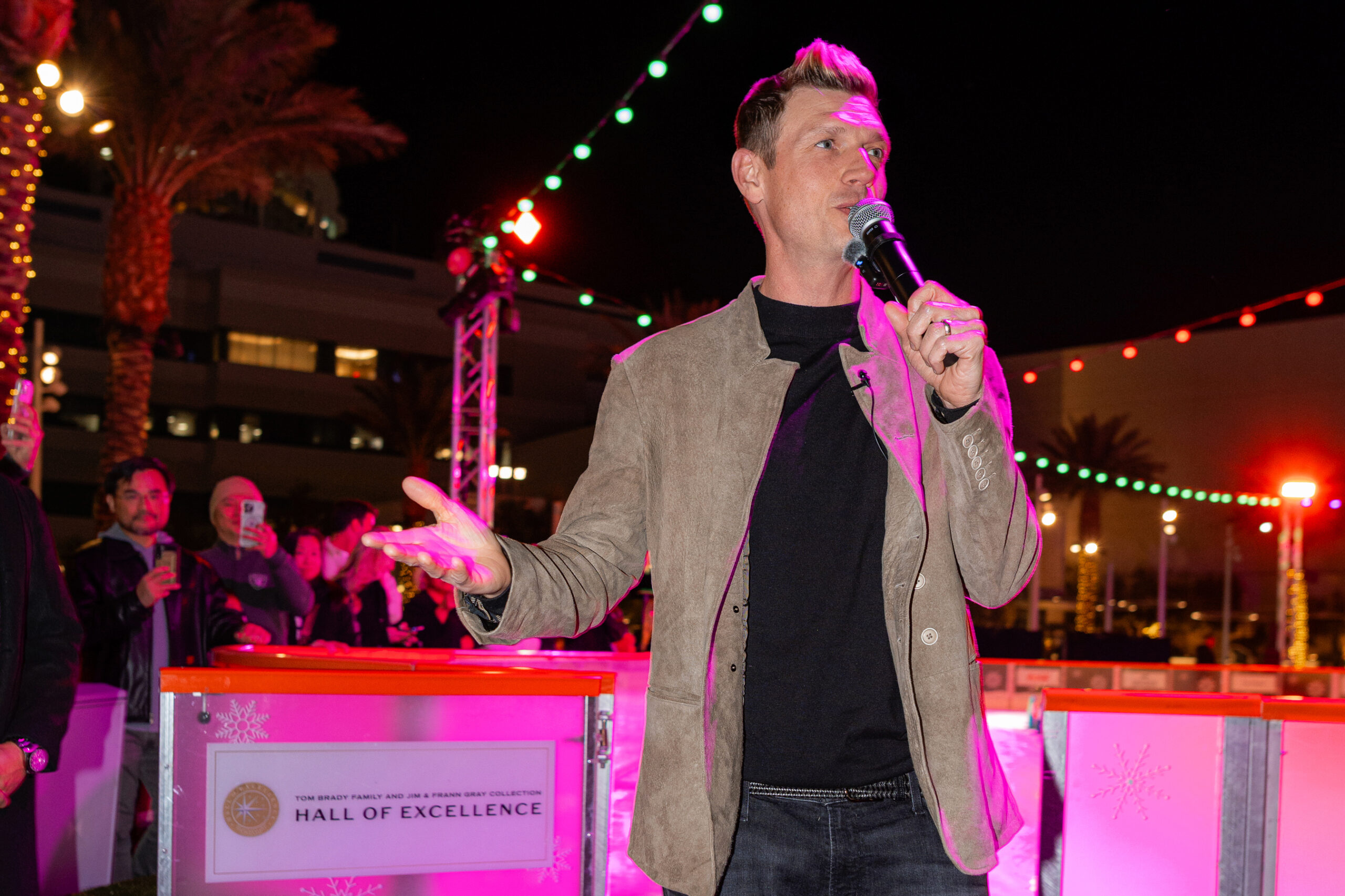 NICK CARTER ROCKS THE ICE RINK AT FOUNTAINE BLEAU!